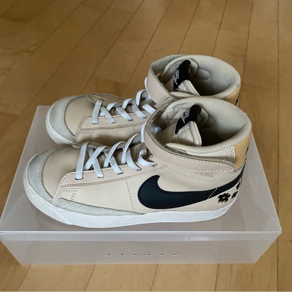 Nike Blazer Mid '77 Embroidered Floral Kids Sneakers Sanddrift/Twine/White/Black - Picture 3 of 10